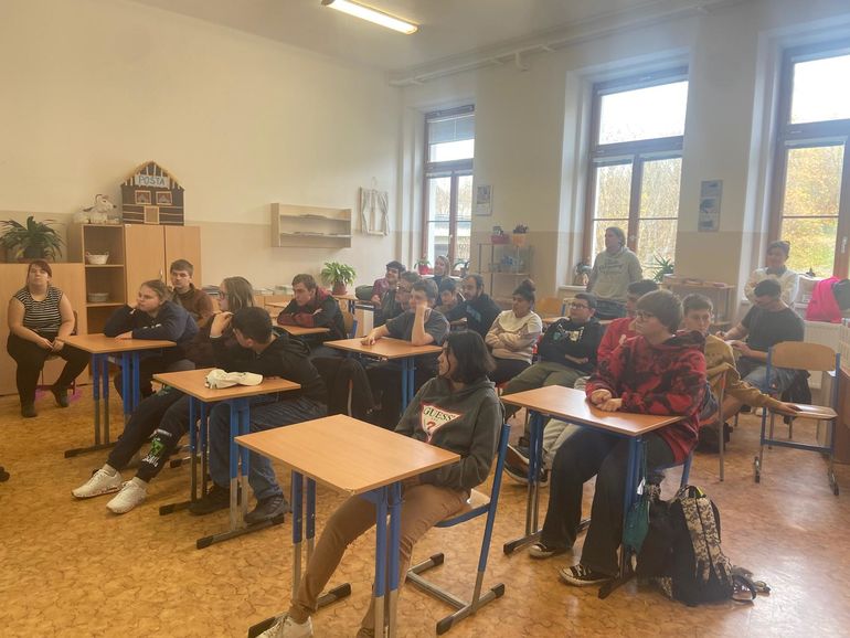 Bankéři ve škole: Žáci z naší školy se učili, jak se chovat ve světě financí