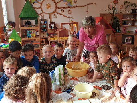 Pečeme pro maminky a tatínky na třídní schůzku
