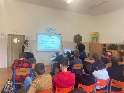 Bankéři ve škole: Žáci 2.P se učili, jak se chovat ve světě financí