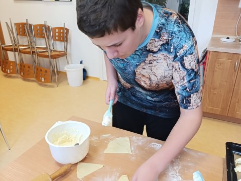 Pečení svatomartinských rohlíčků 6.C