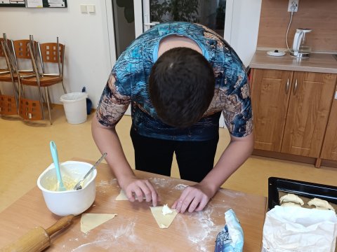 Pečení svatomartinských rohlíčků 6.C